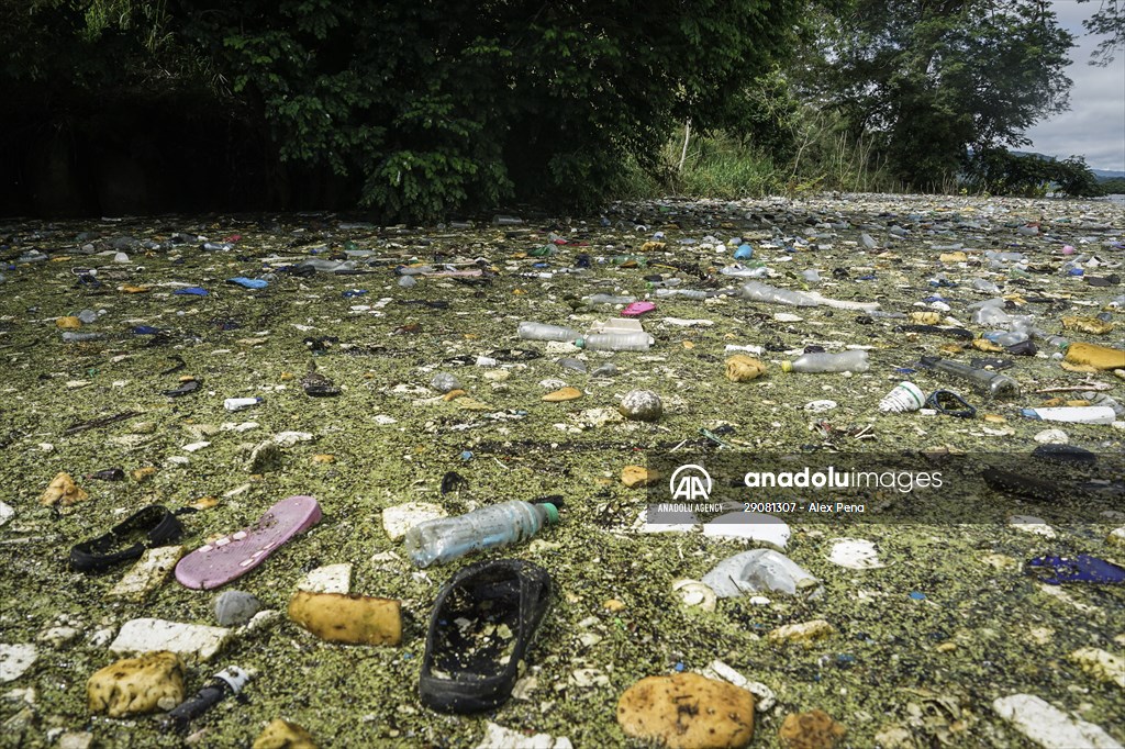 Cerron Grande reservoir pollution in El Salvador