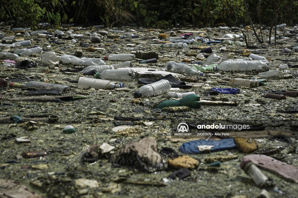 Cerron Grande reservoir pollution in El Salvador