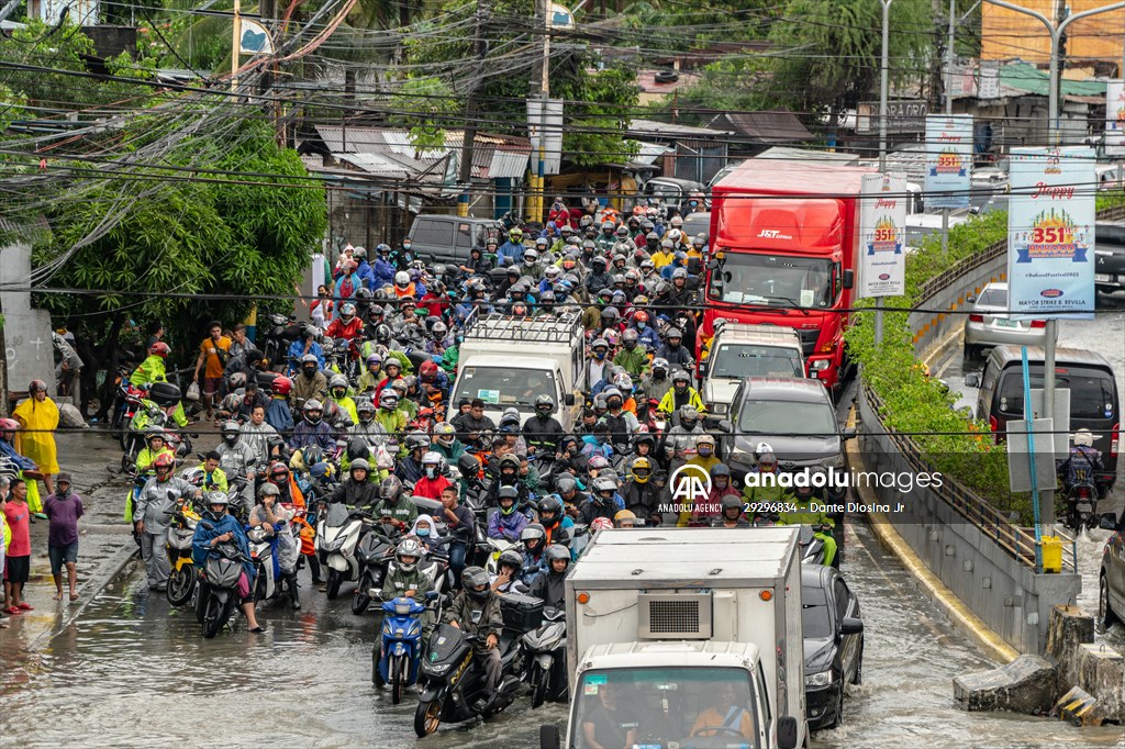 Tropical Storm Nalgae hits Philippines