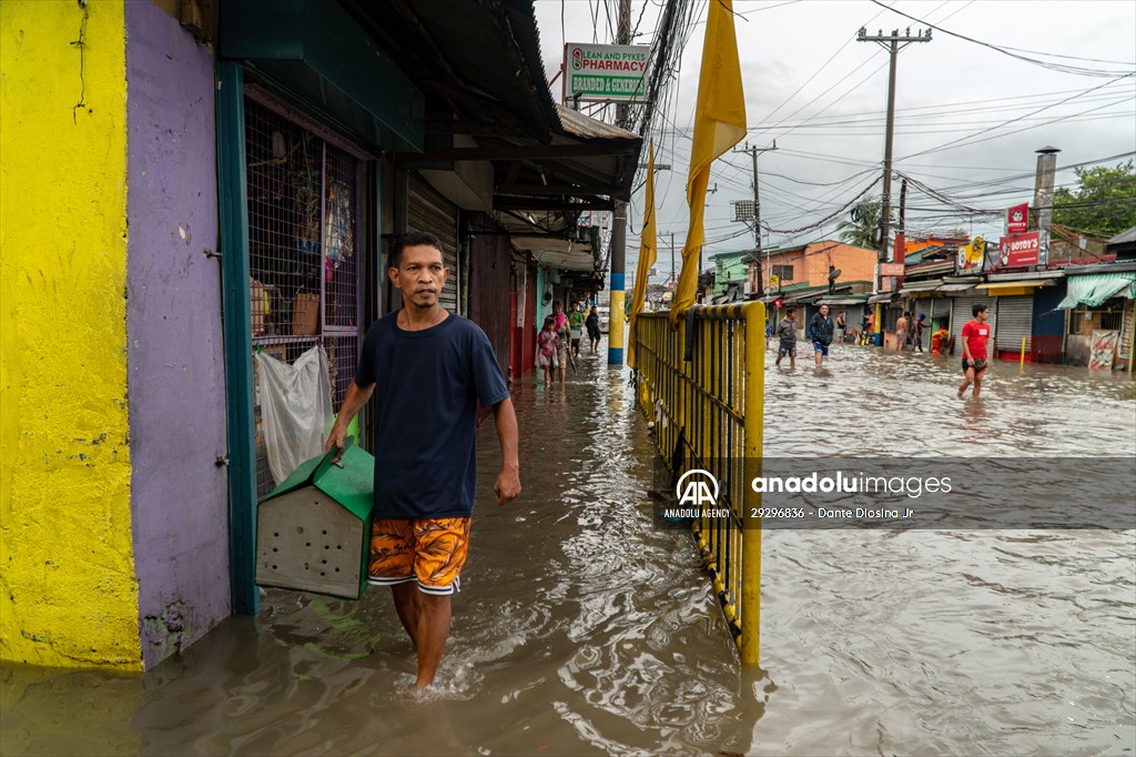 Tropical Storm Nalgae hits Philippines