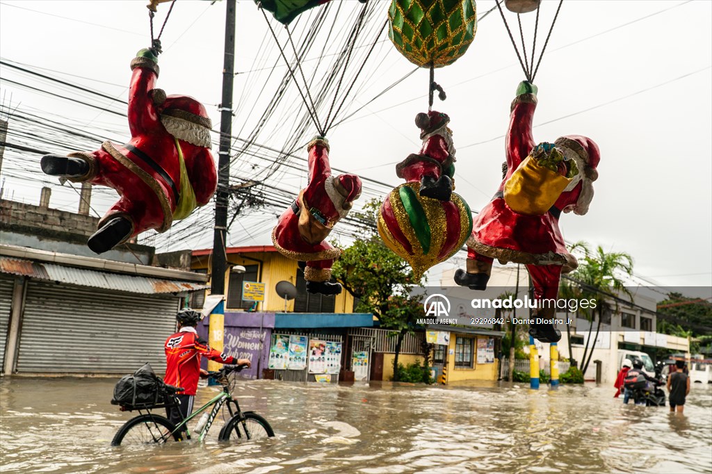 Tropical Storm Nalgae hits Philippines