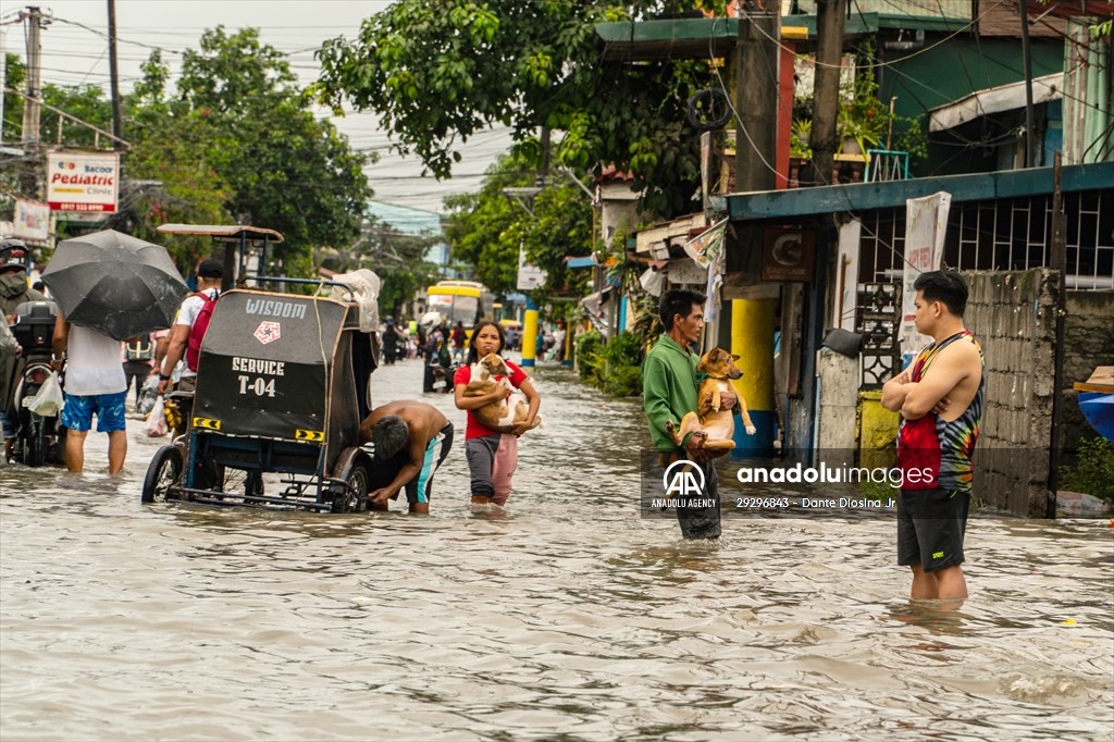 Tropical Storm Nalgae hits Philippines