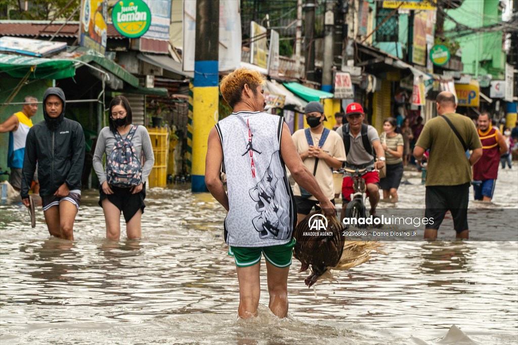 Tropical Storm Nalgae hits Philippines