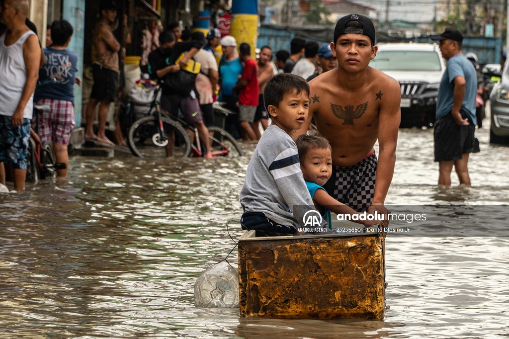 Tropical Storm Nalgae hits Philippines