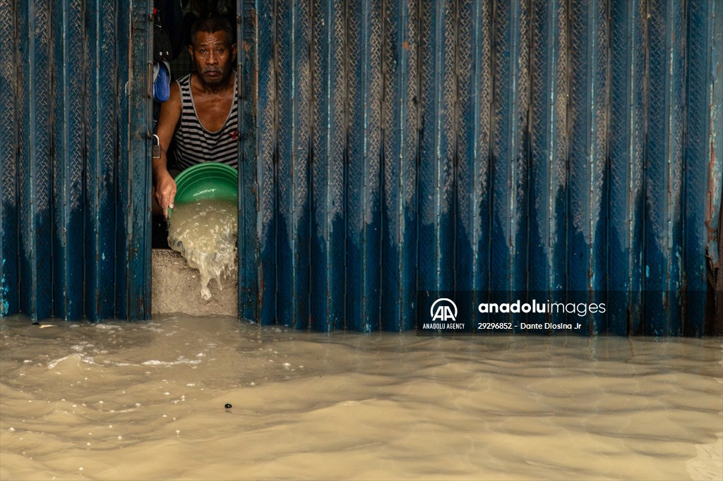 Tropical Storm Nalgae hits Philippines