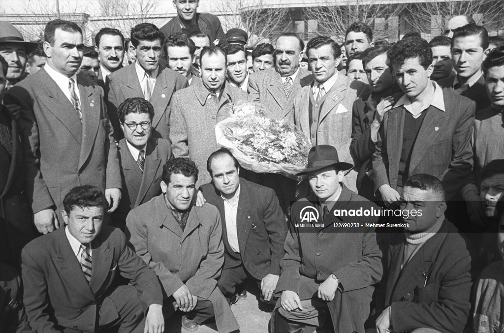 Şampiyon güreşçiler