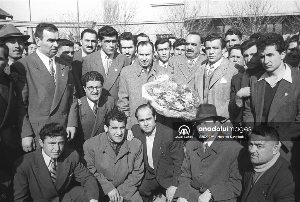 Şampiyon güreşçiler