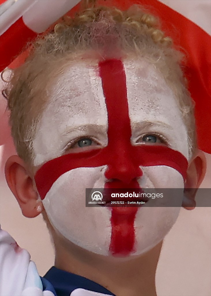 32 team 32 fans during FIFA World Cup Qatar 2022