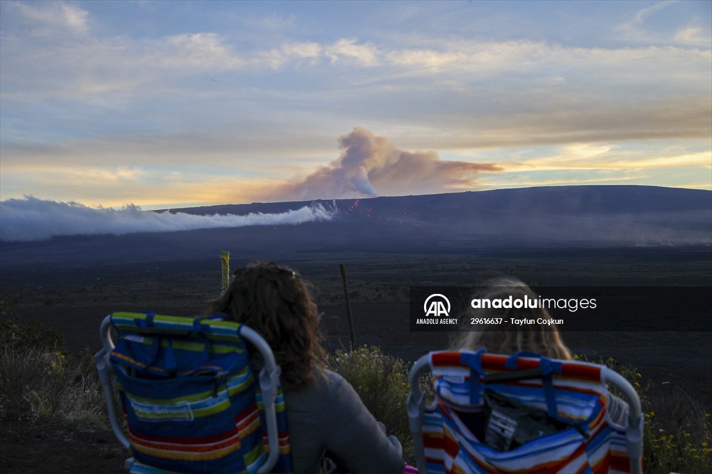 Hawaii's Mauna Loa erupts