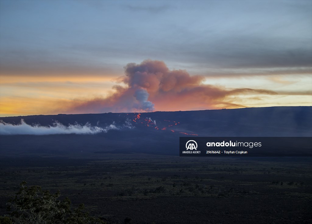 Hawaii's Mauna Loa erupts