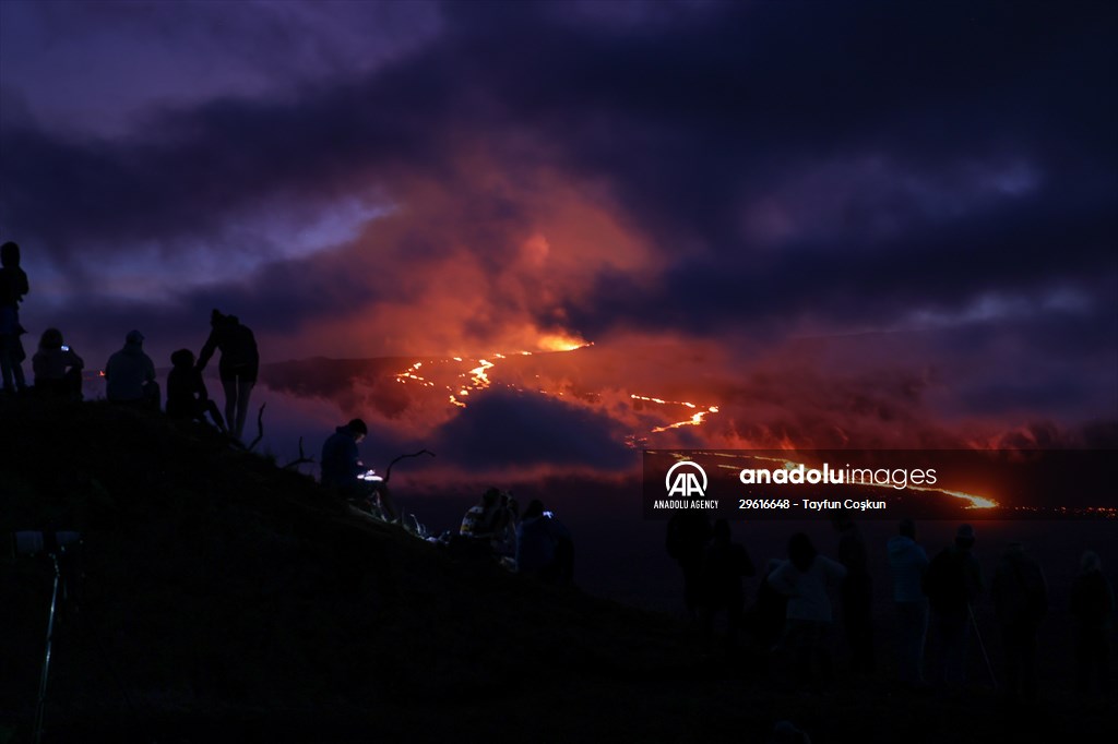 Hawaii's Mauna Loa erupts