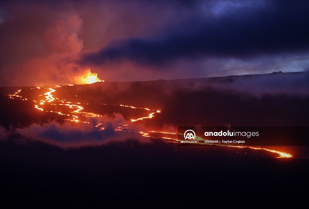 Hawaii's Mauna Loa erupts