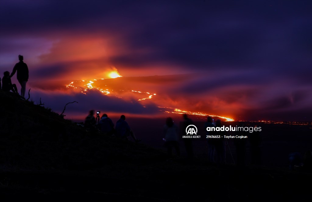 Hawaii's Mauna Loa erupts