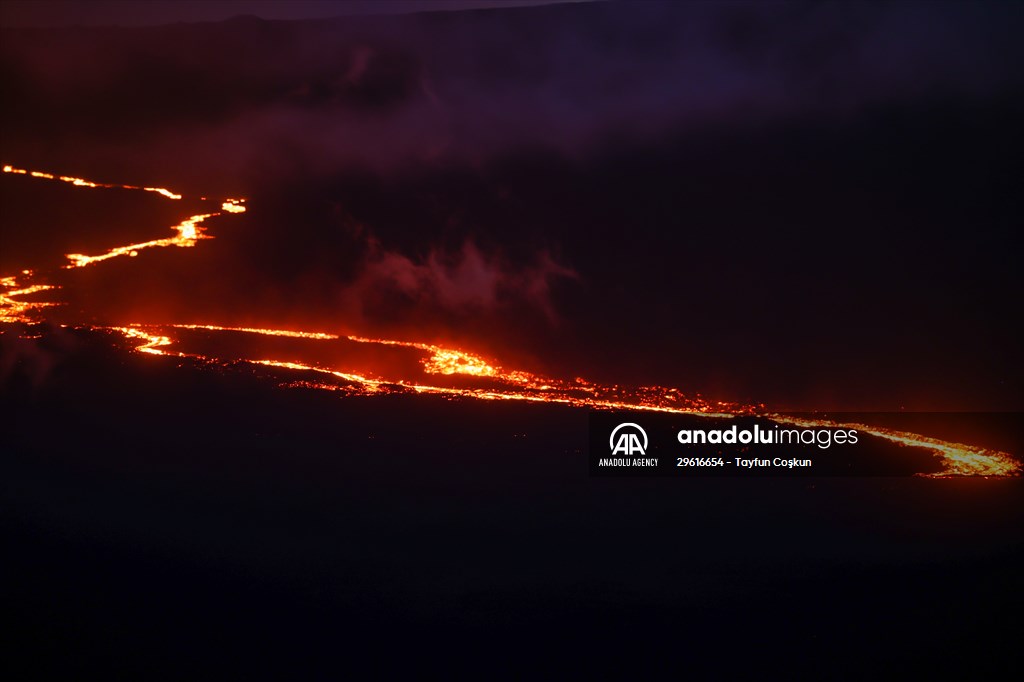 Hawaii's Mauna Loa erupts