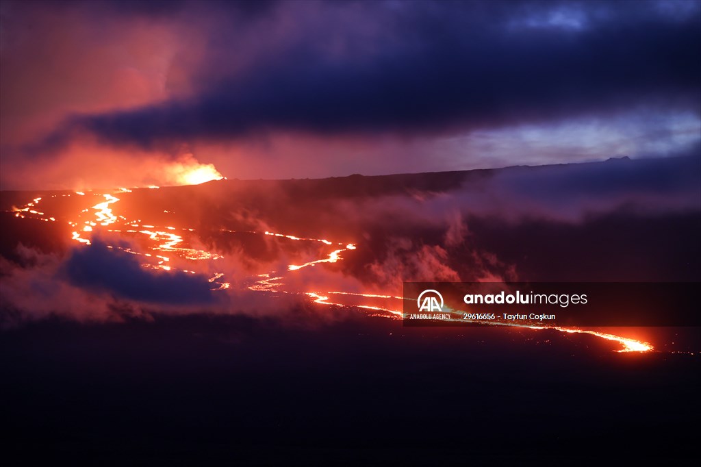 Hawaii's Mauna Loa erupts