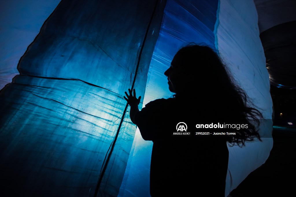 Colombians want to win Guinness with Lionel Messi inflatable jersey