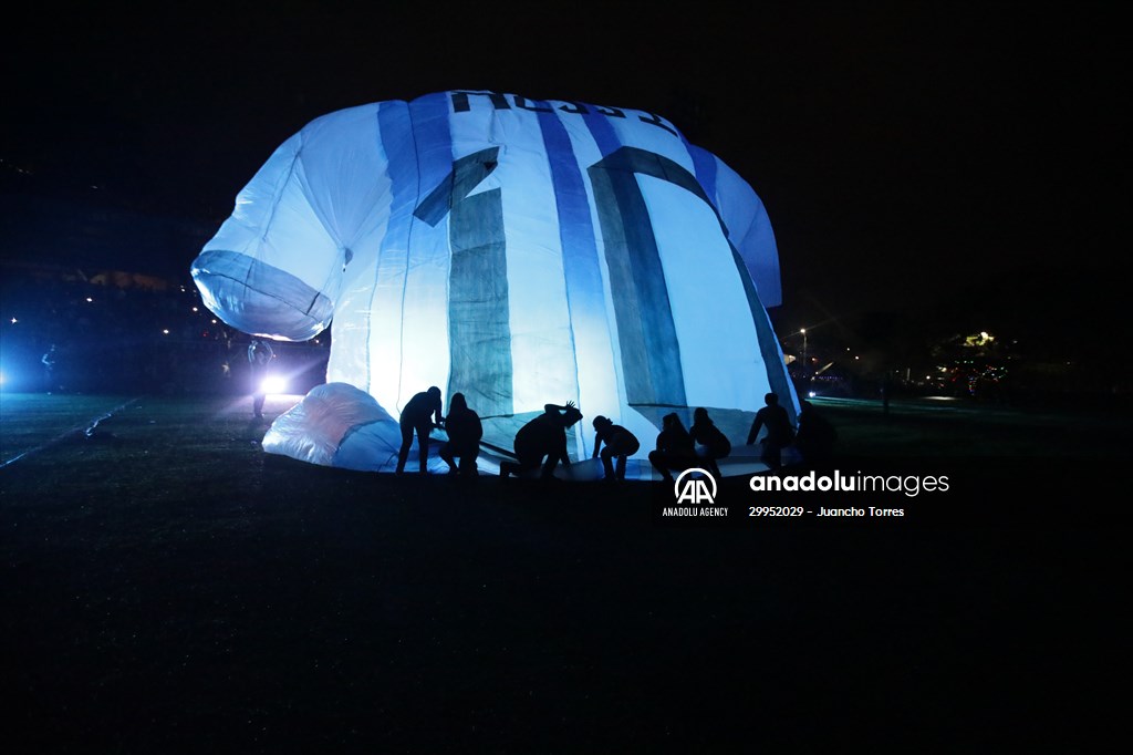 Colombians want to win Guinness with Lionel Messi inflatable jersey