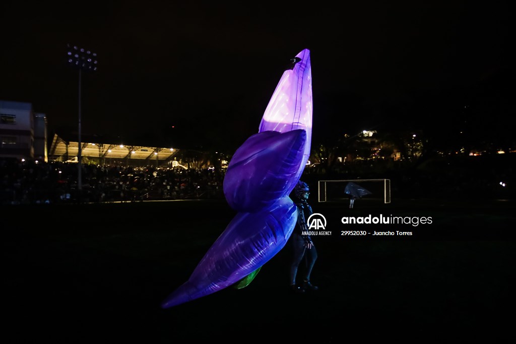 Colombians want to win Guinness with Lionel Messi inflatable jersey