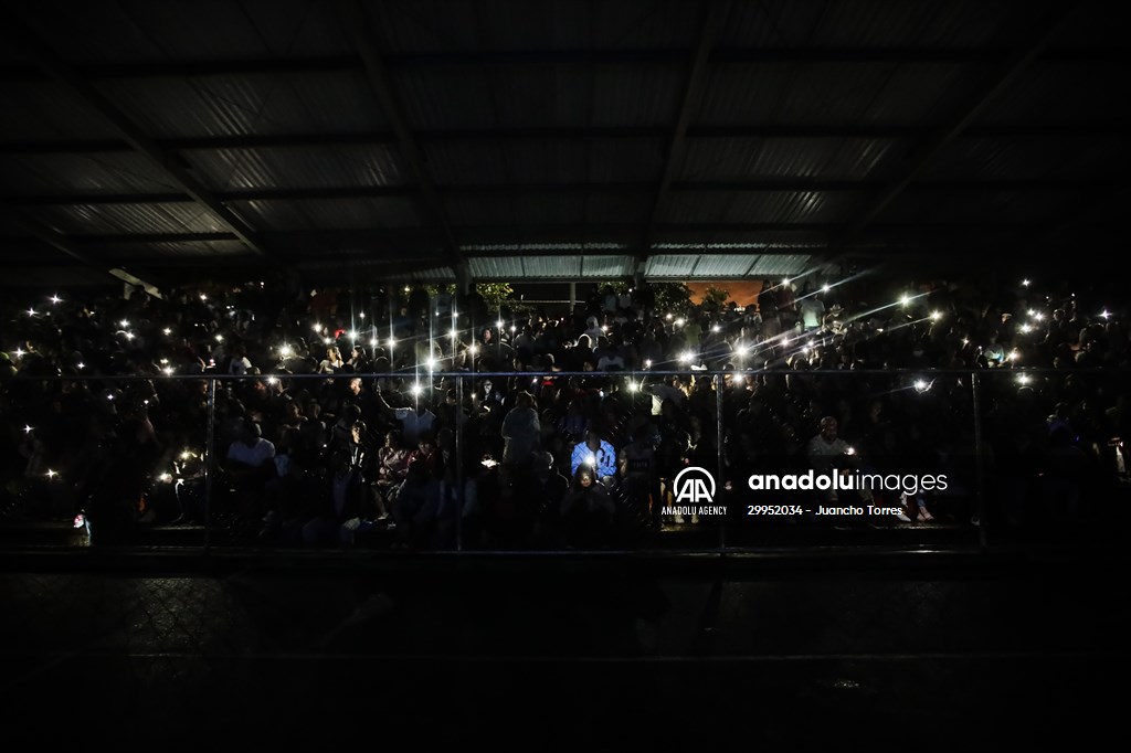 Colombians want to win Guinness with Lionel Messi inflatable jersey