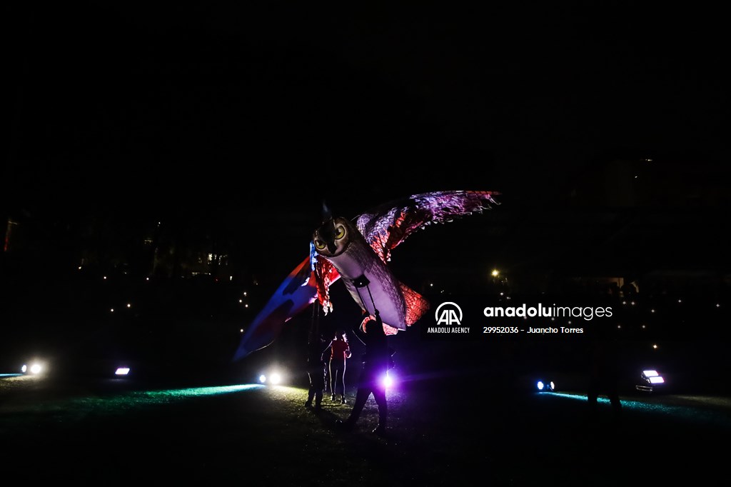 Colombians want to win Guinness with Lionel Messi inflatable jersey