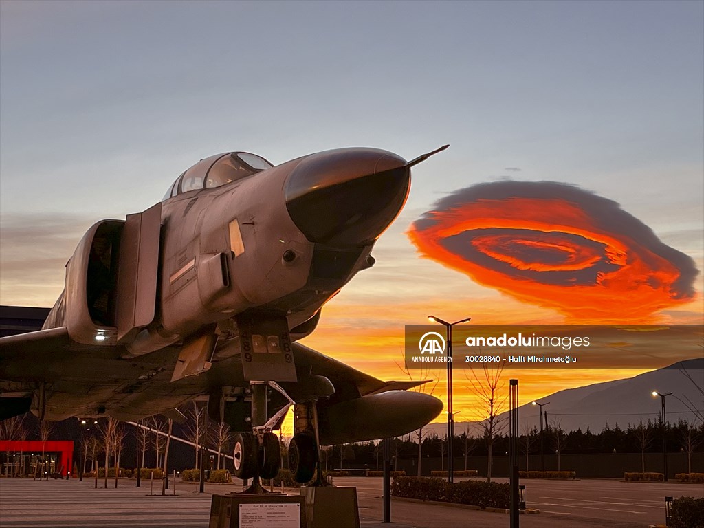 Lenticular cloud in Turkiye's Bursa