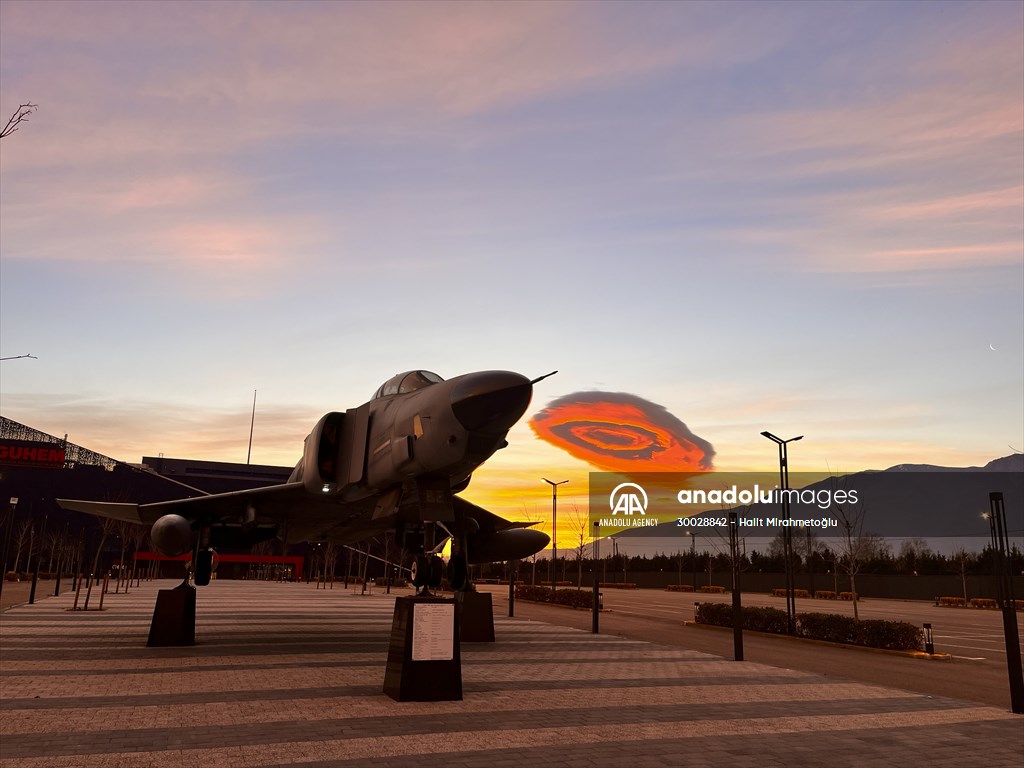 Lenticular cloud in Turkiye's Bursa
