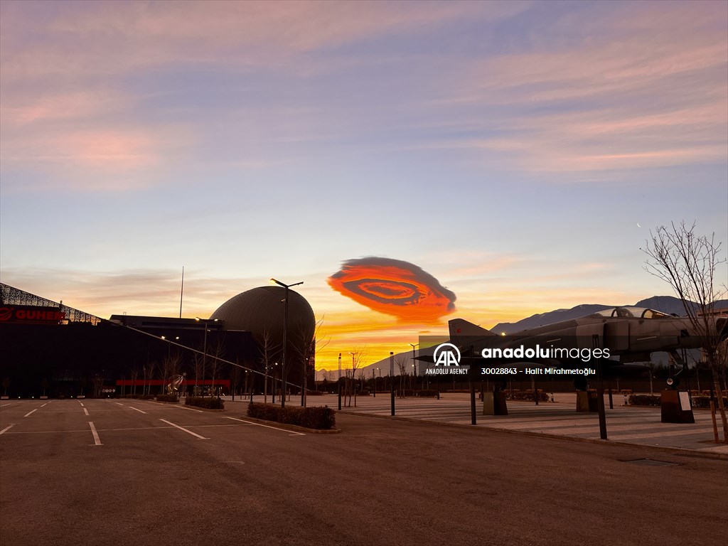 Lenticular cloud in Turkiye's Bursa