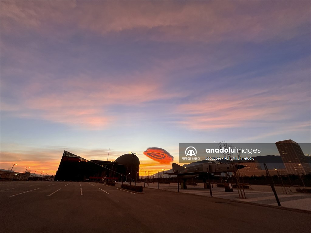 Lenticular cloud in Turkiye's Bursa