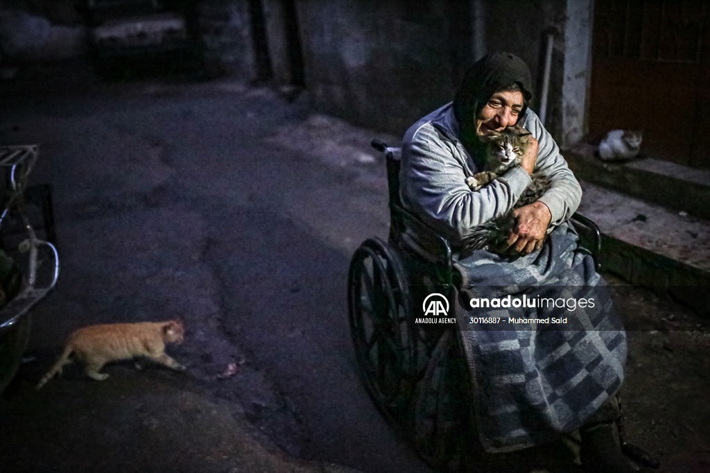 Syrian woman takes care of her cats despite difficult conditions in Idlib