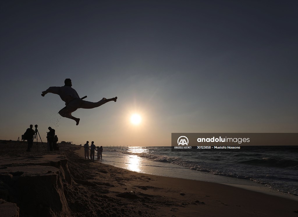 Taekwondo training on the beach in Gaza
