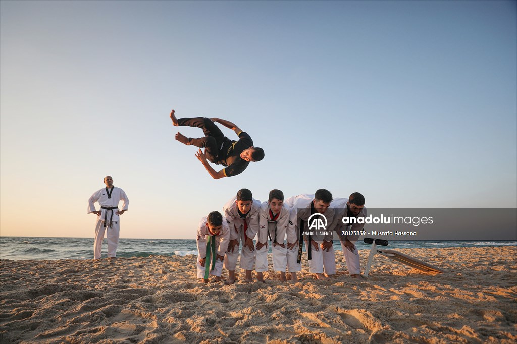 Taekwondo training on the beach in Gaza