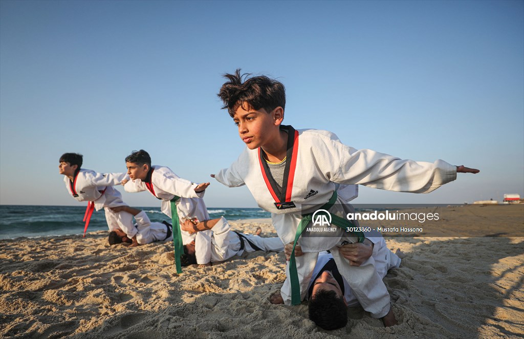 Taekwondo training on the beach in Gaza