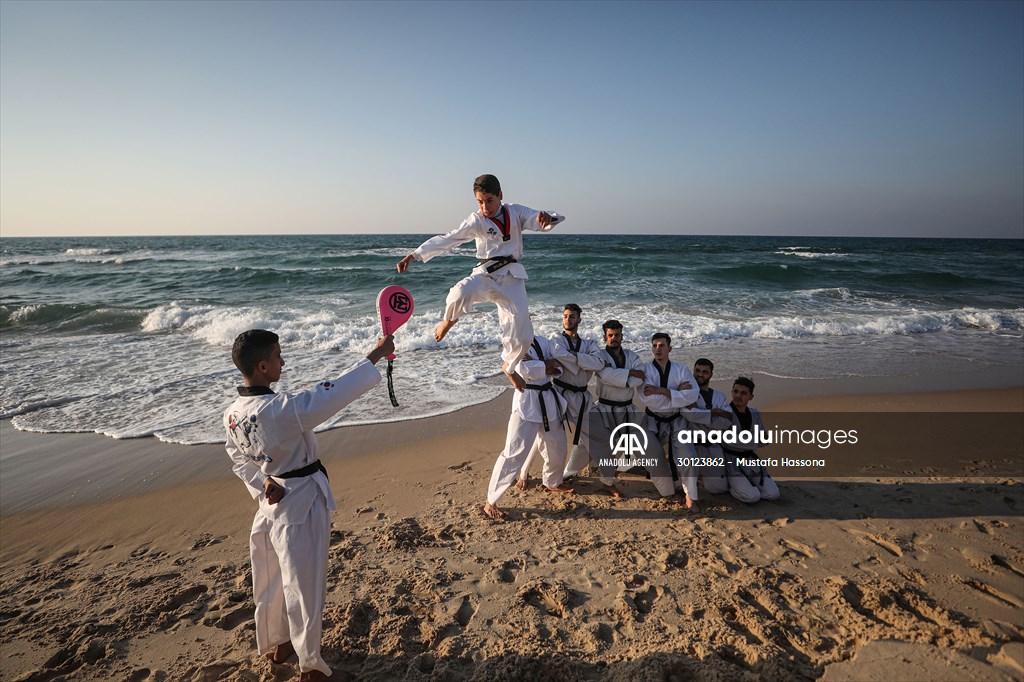 Taekwondo training on the beach in Gaza
