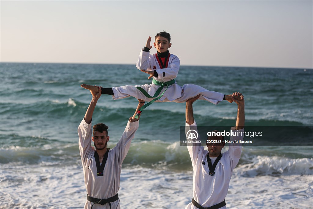 Taekwondo training on the beach in Gaza