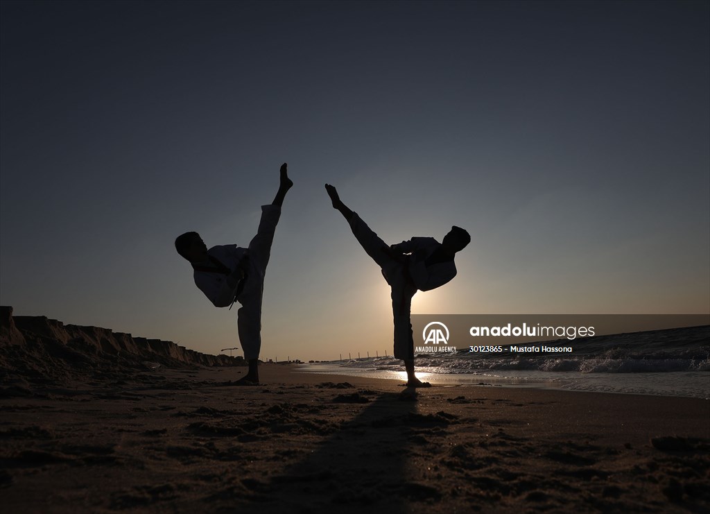 Taekwondo training on the beach in Gaza