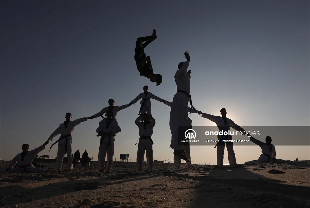 Taekwondo training on the beach in Gaza