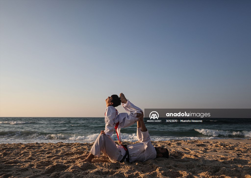 Taekwondo training on the beach in Gaza