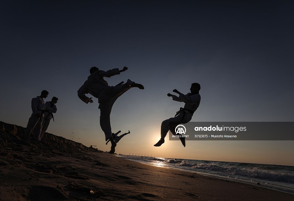 Taekwondo training on the beach in Gaza
