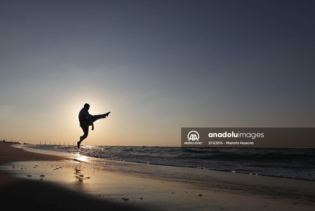 Taekwondo training on the beach in Gaza
