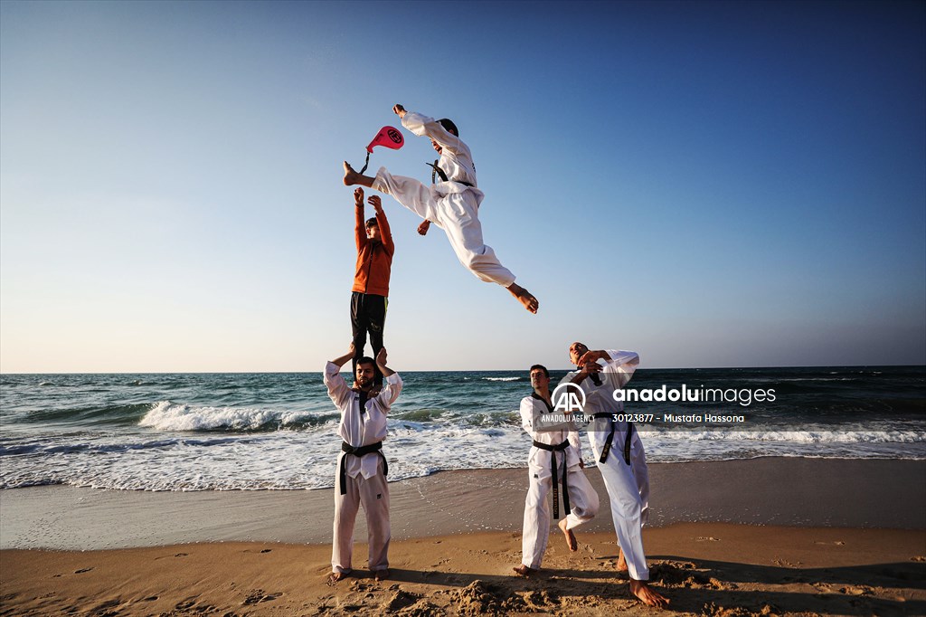 Taekwondo training on the beach in Gaza