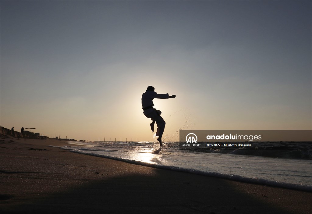 Taekwondo training on the beach in Gaza