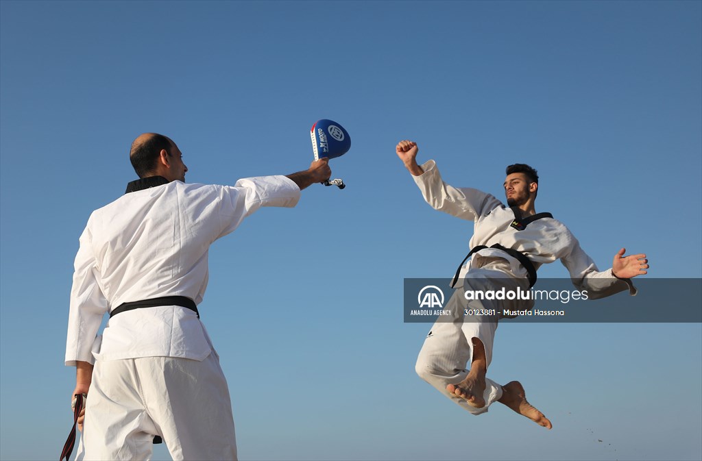 Taekwondo training on the beach in Gaza