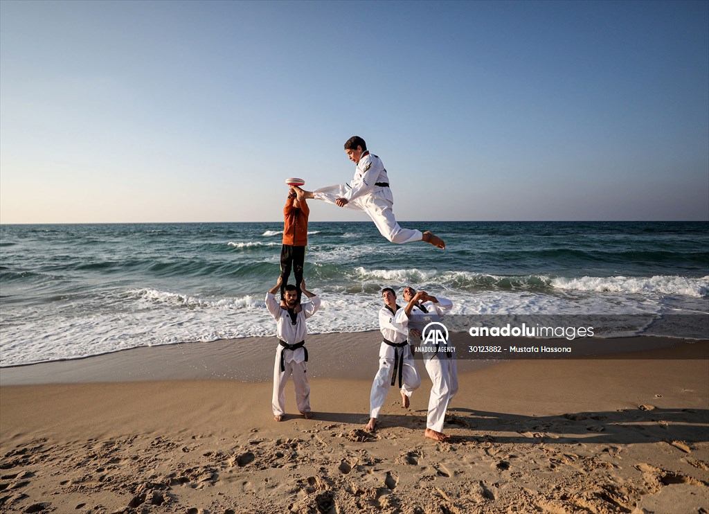 Taekwondo training on the beach in Gaza