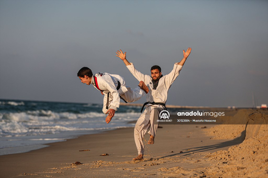 Taekwondo training on the beach in Gaza