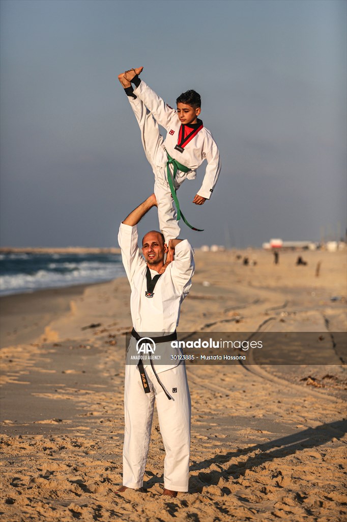 Taekwondo training on the beach in Gaza