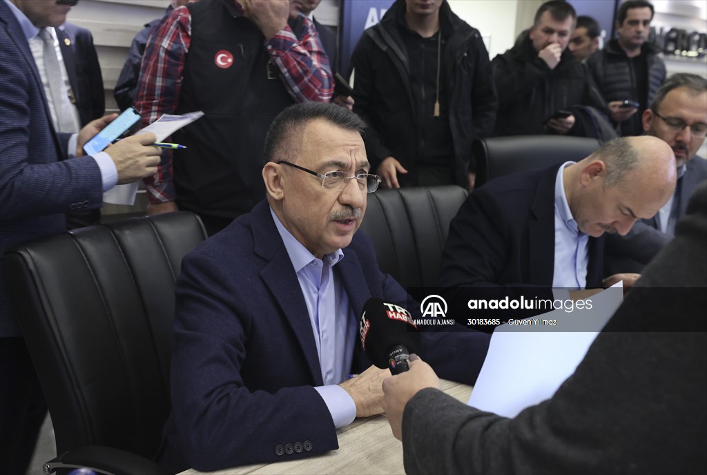 Cumhurbaşkanı Yardımcısı Oktay ve bazı bakanlar deprem çalışmalarını AFAD'dan koordine ediyor