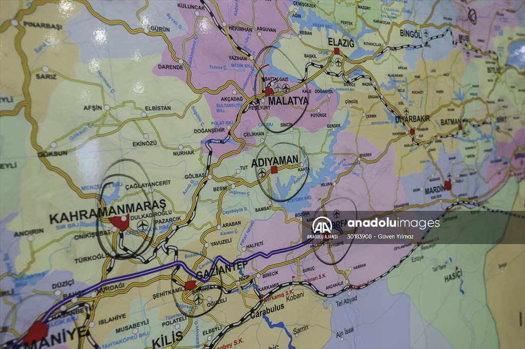 Cumhurbaşkanı Yardımcısı Oktay deprem çalışmalarını AFAD'dan koordine ediyor