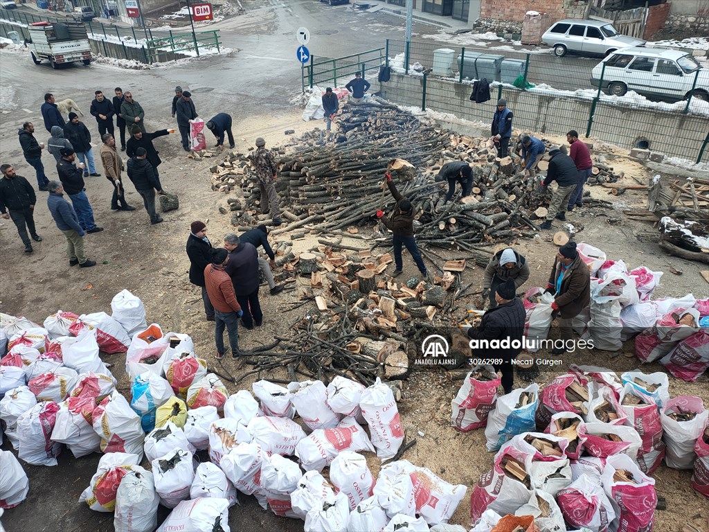 İç Anadolu'dan deprem bölgelerine yardımlar sürüyor