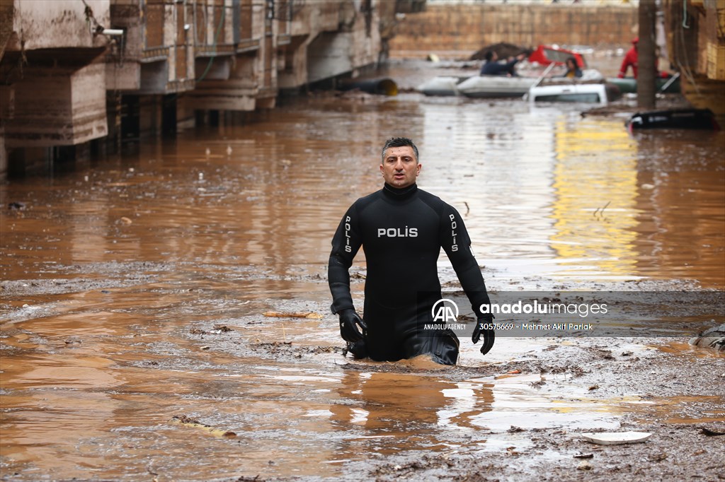Rescue works continue for citizens stranded due to floods in Sanliurfa