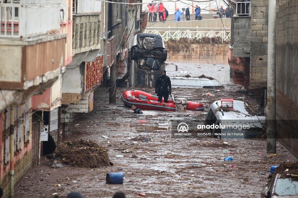 Rescue works continue for citizens stranded due to floods in Sanliurfa